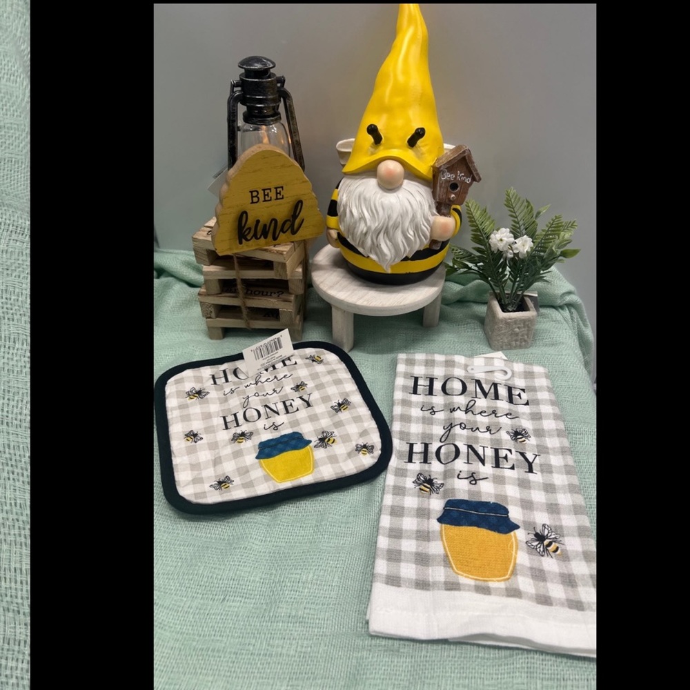 BEE 🐝 Kitchen Bumblebee Decor set 3-PCs - Picture 2 of 5